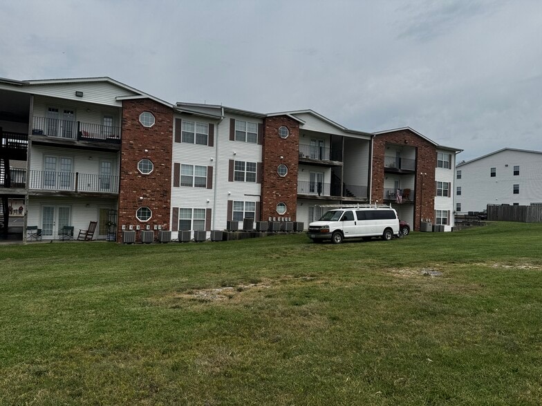 More Photos Of 1325 S Lillian Ave, Bolivar Apartments For Sale
