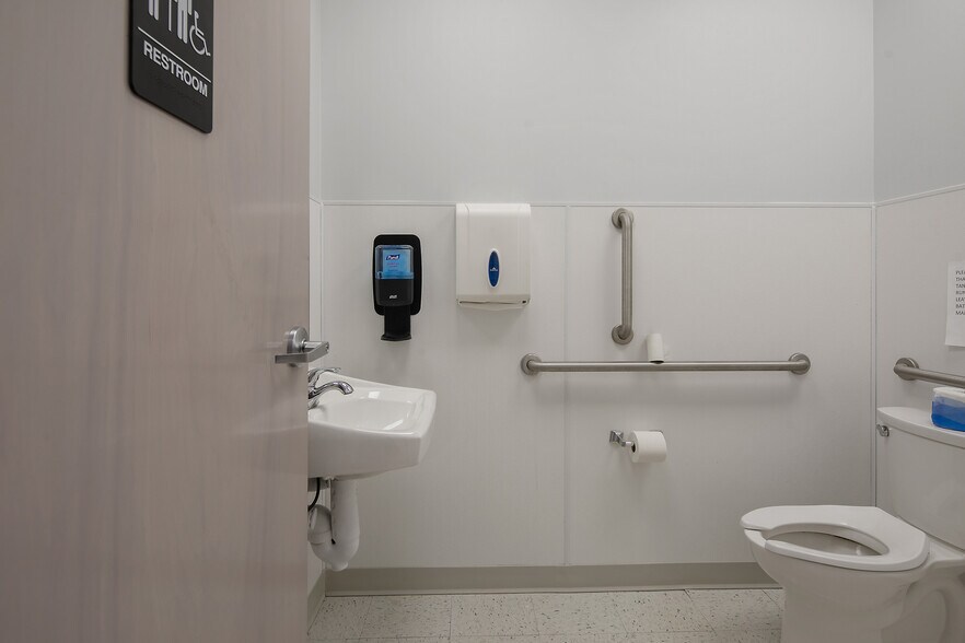 More Photos Of 7 E Duncan St, Lillington Medical For Sale