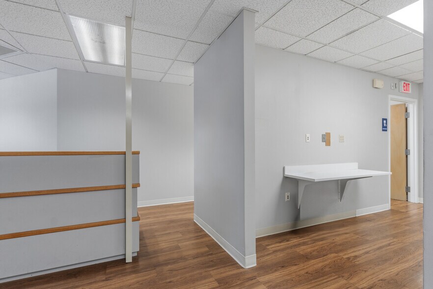 More Photos Of 320 Phillips St, North Kingstown Medical For Sale