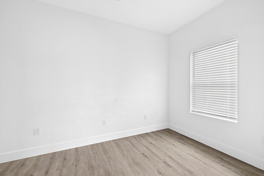 More Photos Of 533 Greenwich St, Hempstead Apartments For Sale