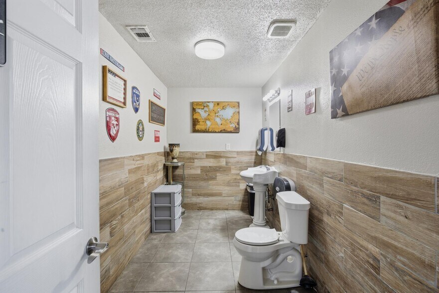More Photos Of 9805 Jacksboro Hwy, Fort Worth Freestanding For Sale