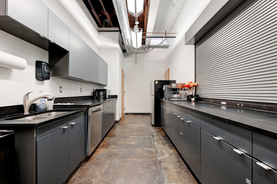 More Photos Of 706-708 W Sheridan Ave, Oklahoma City Office For Lease