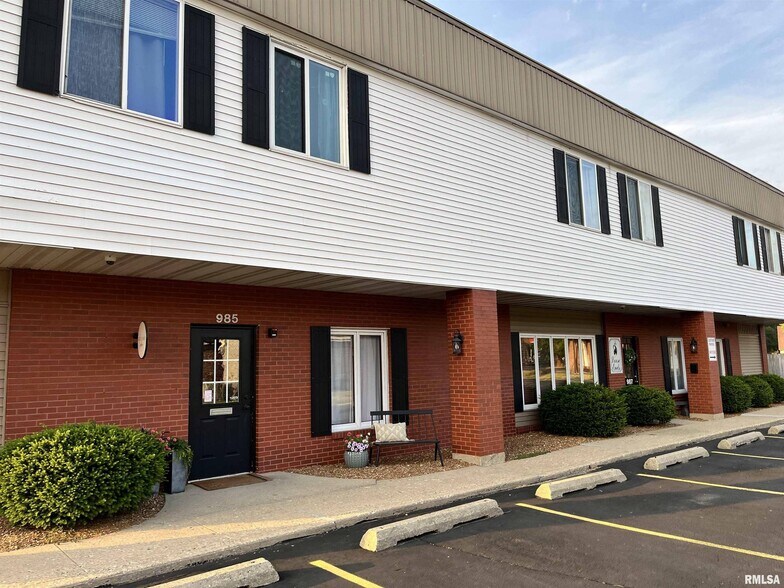 More Photos Of 987 Clock Tower Dr, Springfield Apartments For Sale