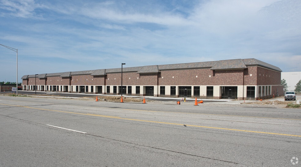 More Photos Of 10000-10098 Lackman Rd, Lenexa Flex For Lease