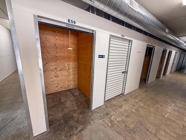 More Photos Of 3714 4th St NW, Austin Warehouse For Lease