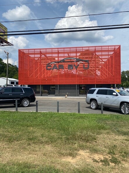 More Photos Of 6353 E Independence Blvd, Charlotte Auto Dealership For Lease