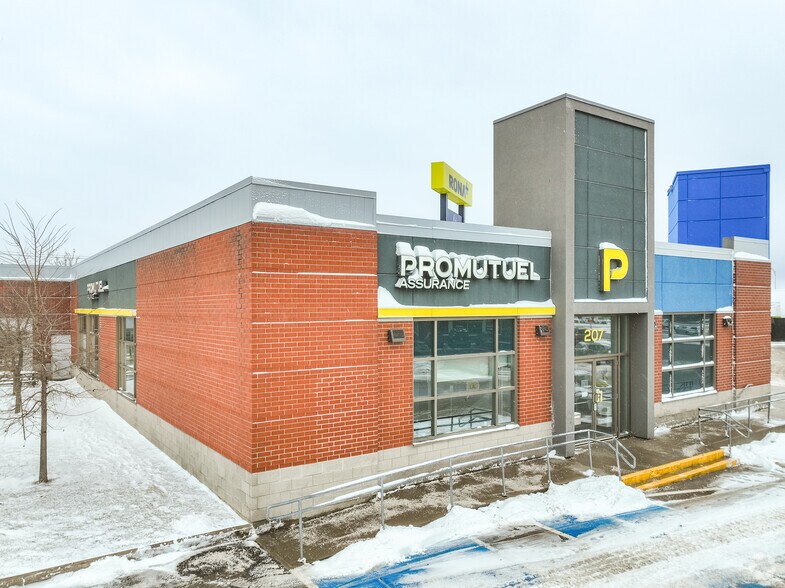 More Photos Of 207 Av Joseph-Casavant, Québec Freestanding For Lease