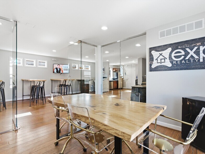 More Photos Of 928 E 11 Mile Rd, Royal Oak Serviced Offices For Lease