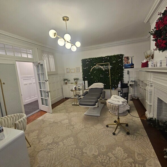 More Photos Of 896 Beacon St, Boston Office For Lease