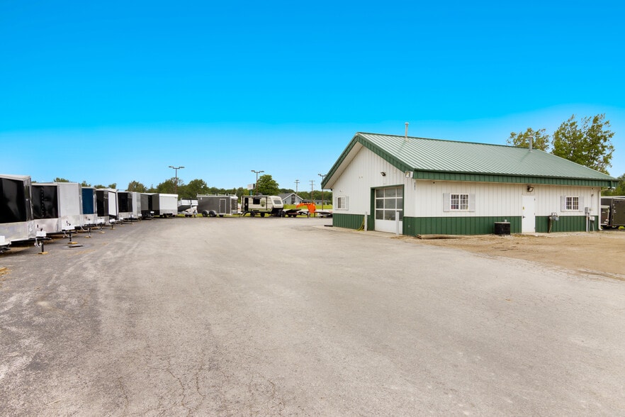 More Photos Of 981 Blue Star Dr, Traverse City Auto Repair For Sale