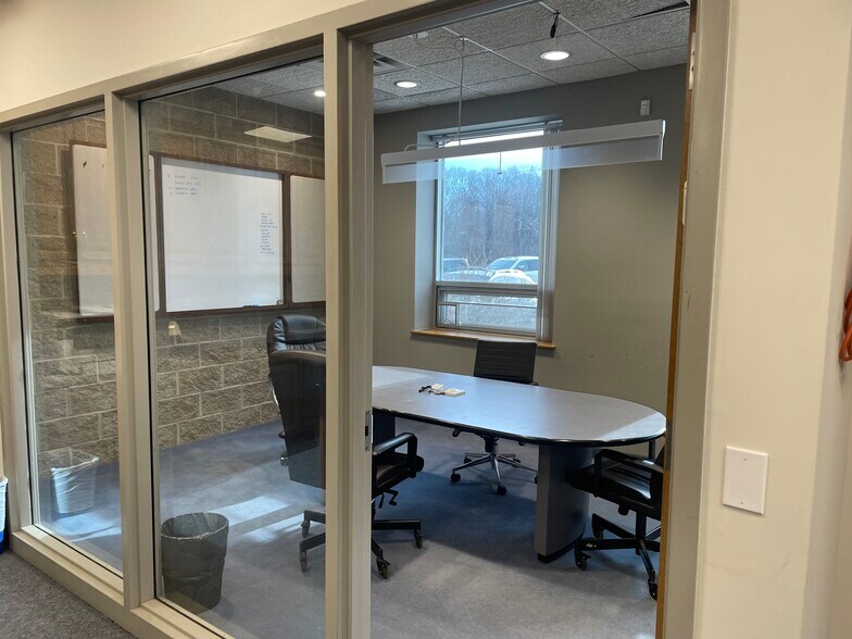 More Photos Of 2343 NW 135th Ln, Andover Manufacturing For Sale