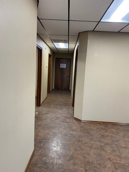 More Photos Of 2500 S Vermont Ave, Oklahoma City Warehouse For Lease