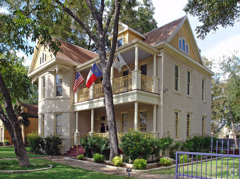 Primary Photo Of 1402 E Cesar Chavez St, Austin Medical For Lease