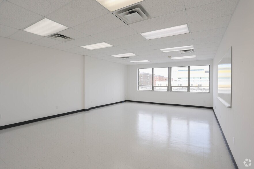More Photos Of 91 N Franklin St, Hempstead Office For Sale