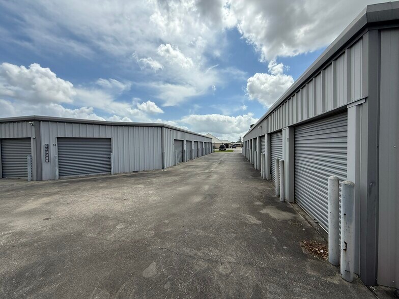 More Photos Of 1420 S 21st St, Nederland Specialty For Sale