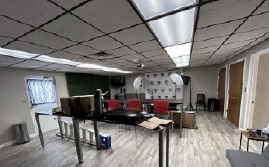 More Photos Of 1625 S 6th St, Springfield Medical For Sale