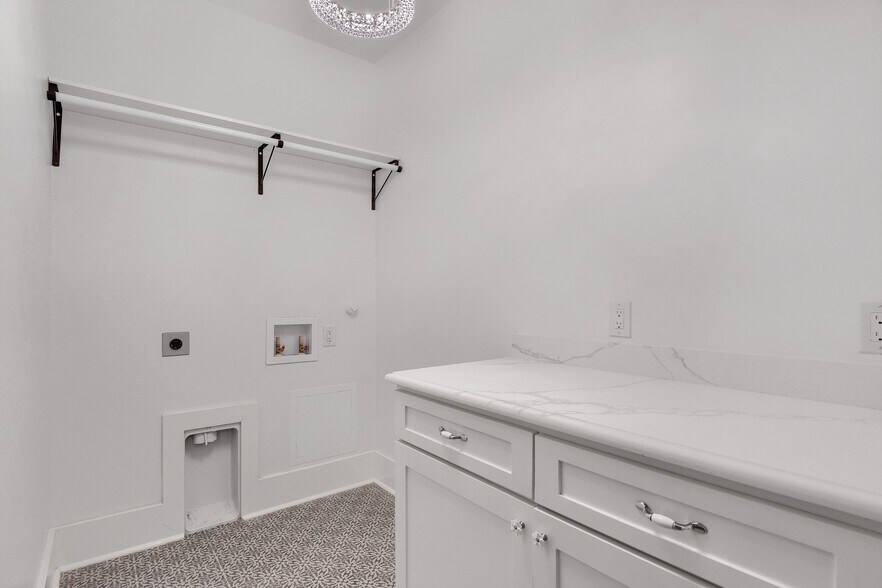 More Photos Of 511 S Travis St, Sherman Office For Sale