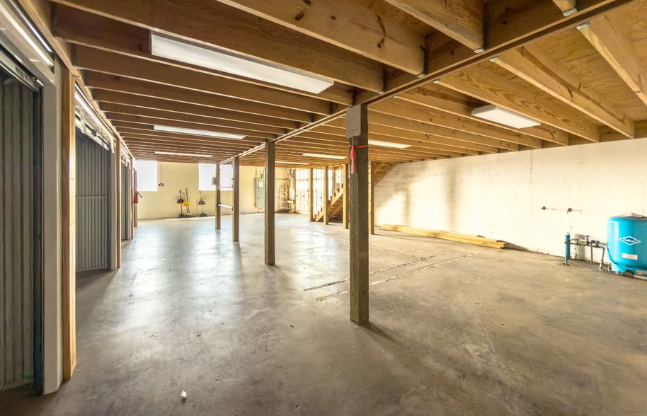 More Photos Of 6704 Williamson Rd, Hollins Storefront For Sale