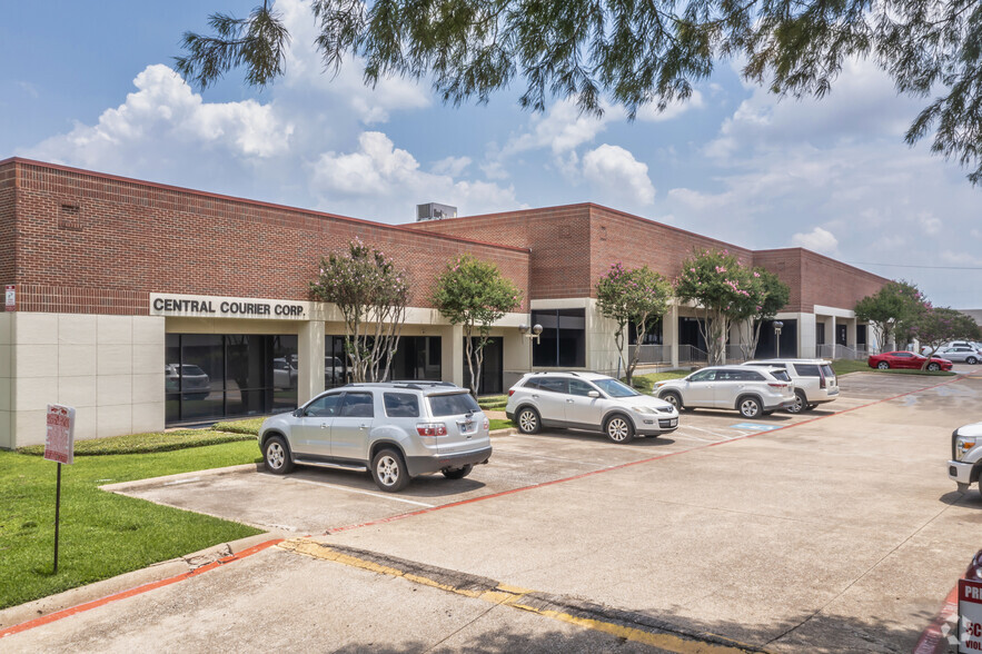 Primary Photo Of 12048-12092 Forestgate Dr, Dallas Distribution For Lease