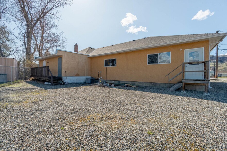 More Photos Of 609 Hwy 97, Osoyoos Office For Sale