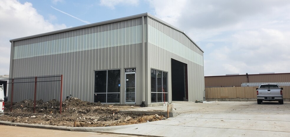 More Photos Of 9334 Ronda Ln, Houston Industrial For Lease