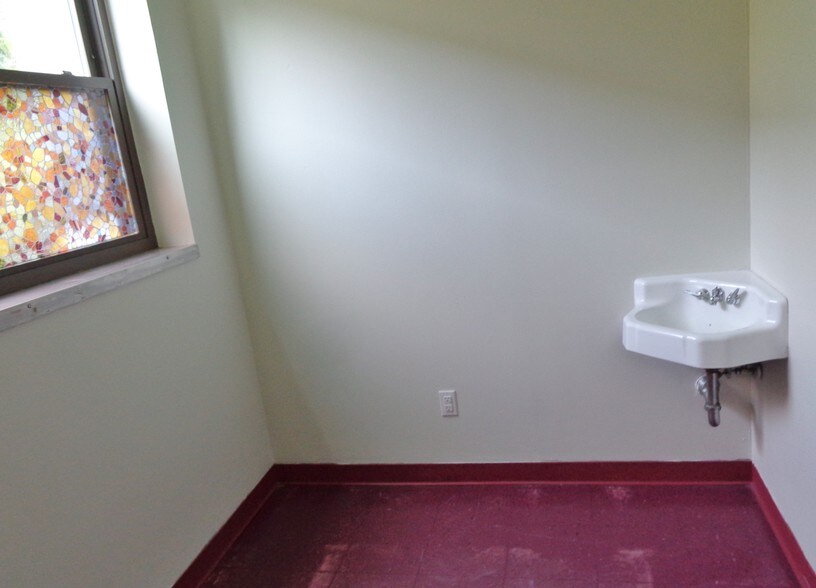 More Photos Of 153 Main St, Manchester Medical For Sale
