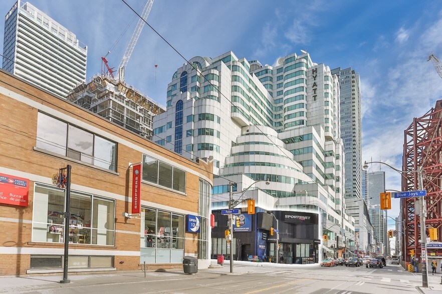 More Photos Of 370 King St W, Toronto Hotel For Lease