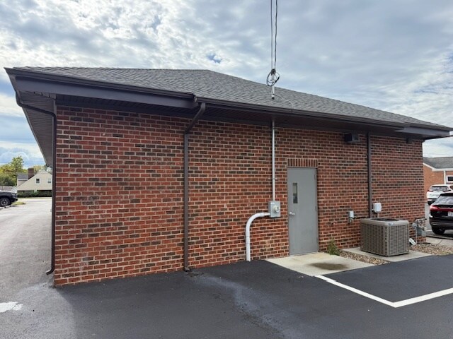 More Photos Of 6334 Peters Creek Rd, Roanoke Office For Lease