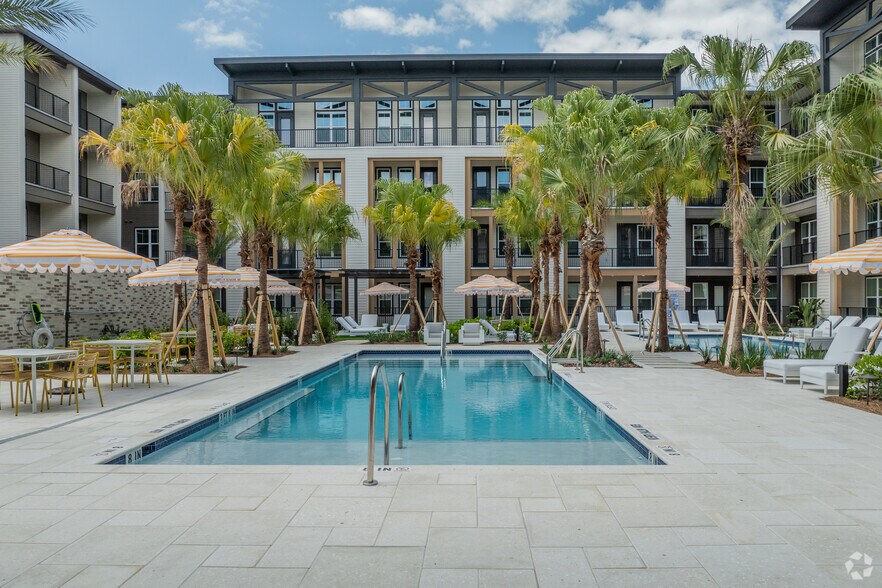 More Photos Of 1148 N Main St, Jacksonville Apartments For Lease