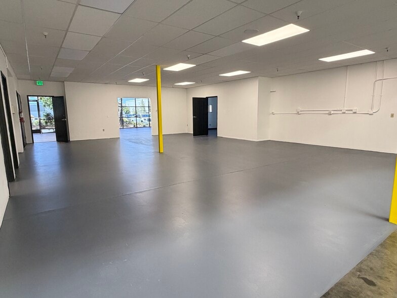 More Photos Of 24922 Anza Dr, Valencia Warehouse For Lease