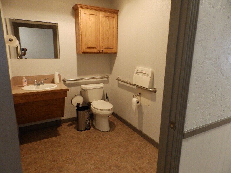 More Photos Of 2005 Tile Factory Rd, Palestine Manufacturing For Lease