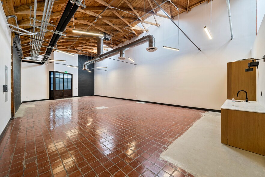 More Photos Of 1801 Blake Ave, Los Angeles Flex For Lease