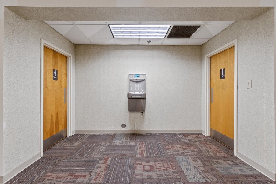 More Photos Of 1820 Midpark Rd, Knoxville Light Distribution For Lease