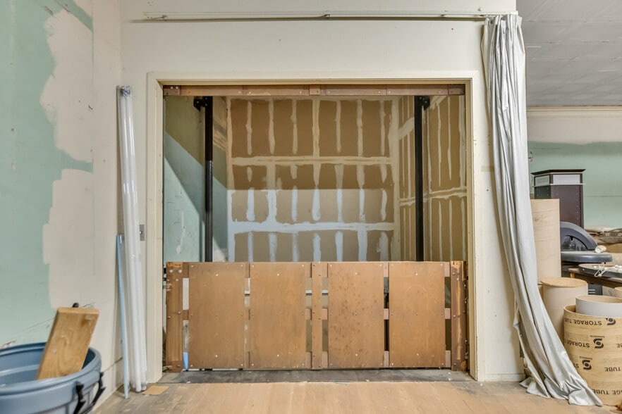 More Photos Of 10 S School St, Lodi Storefront Retail Office For Sale