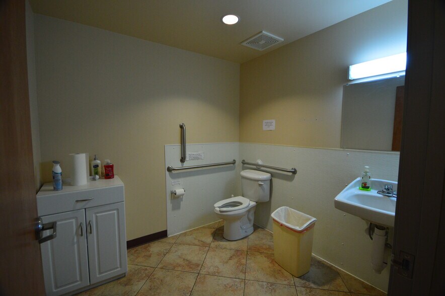 More Photos Of 2222 W Parkside Ln, Phoenix Research And Development For Sale