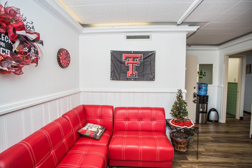 More Photos Of 2901 Avenue Q, Lubbock Office For Sale