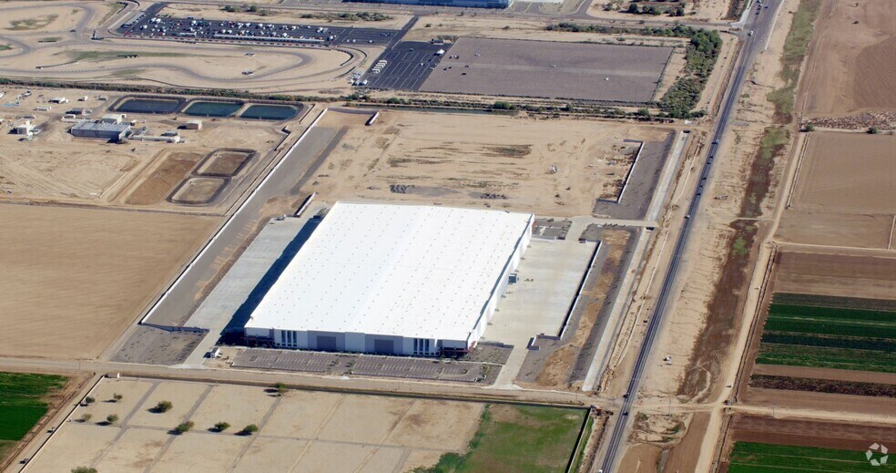 More Photos Of 15600 W Camelback Rd, Litchfield Park Distribution For Lease