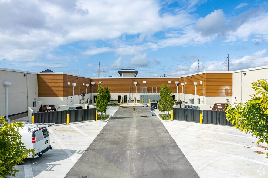 More Photos Of 8845 Founders Square Dr, Naples Storefront For Lease