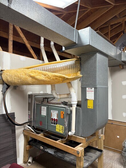 More Photos Of 1415 Shelby St, Indianapolis Office For Sale