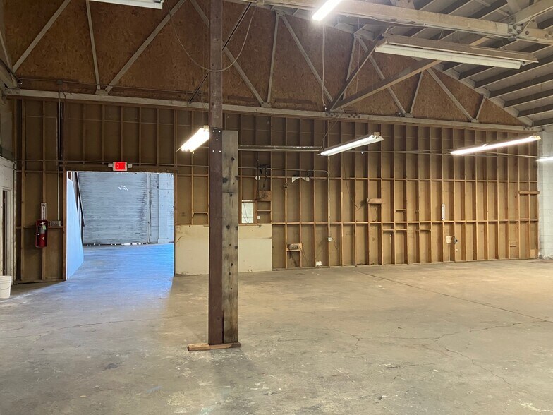 More Photos Of 2914 Poplar St, Oakland Manufacturing For Sale