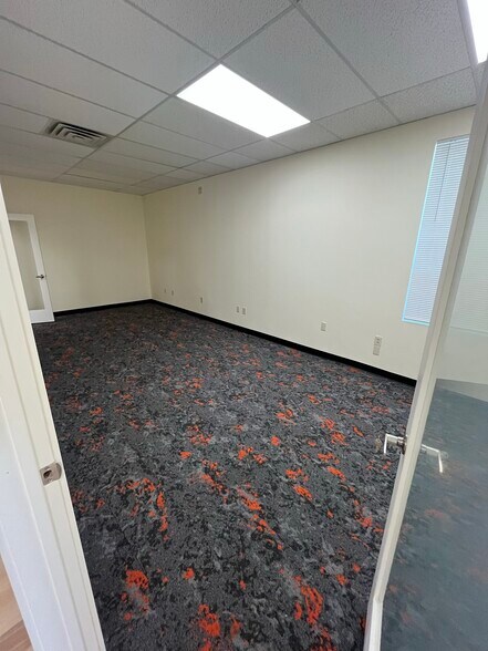 More Photos Of 875 Centerville Rd, Warwick Office For Sale