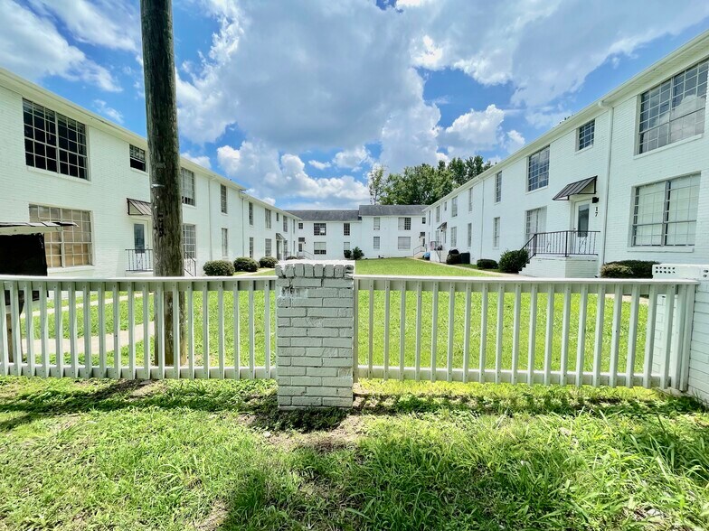 More Photos Of 11 Eumar Ct NW, Center Point Apartments For Sale