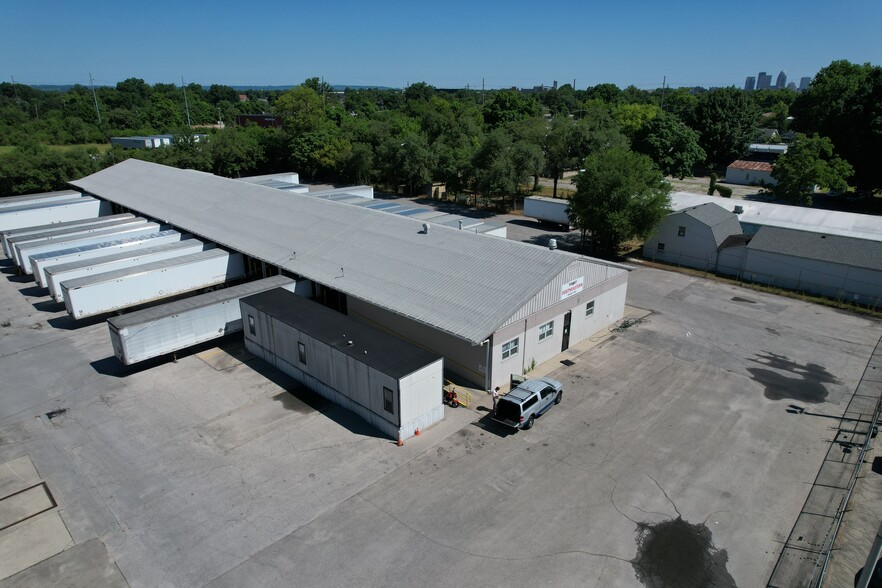 Primary Photo Of 2220 S 7th St, Louisville Truck Terminal For Lease