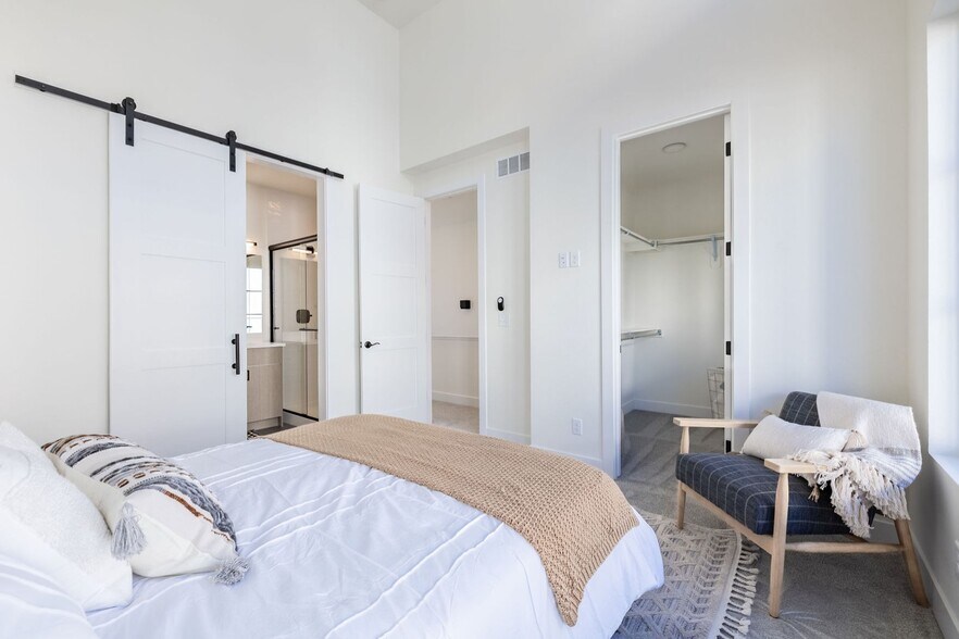 More Photos Of 2900 W Parkside Pl, Denver Apartments For Sale