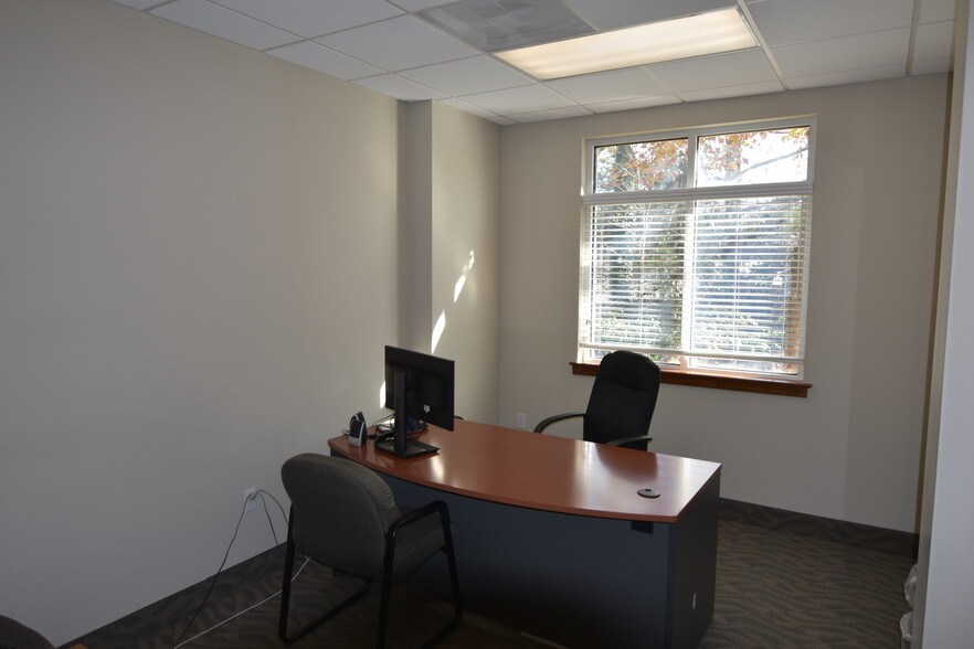 More Photos Of 5560 Kirkwood Hwy, Wilmington Office For Sale