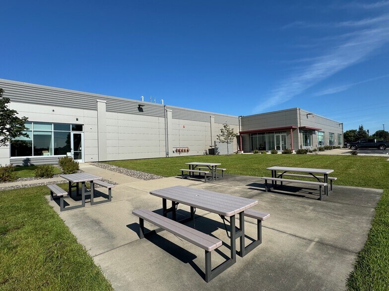 More Photos Of 7900 Chicago Ave, Bloomington Distribution For Sale