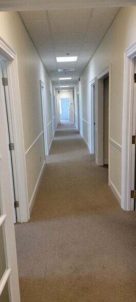 More Photos Of 100 Abingdon Pl, Abingdon Medical For Lease