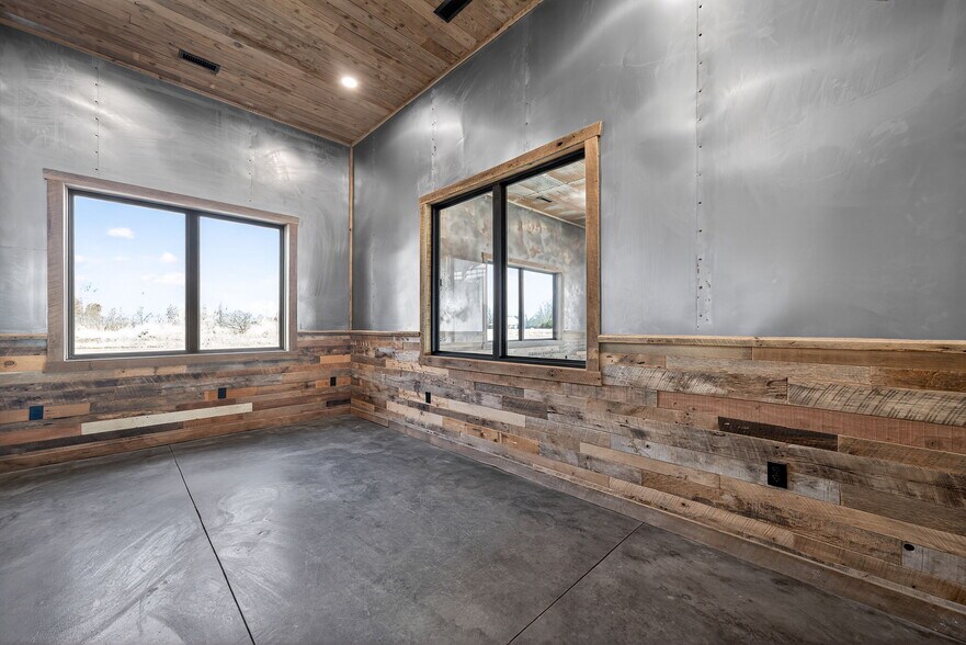 More Photos Of 1834 Outer Hwy 61 hwy, Moscow Mills Flex For Sale