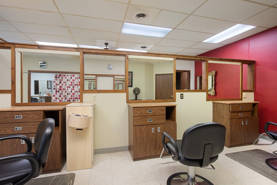 More Photos Of 4801 N Welcome Ave, Minneapolis Freestanding For Sale