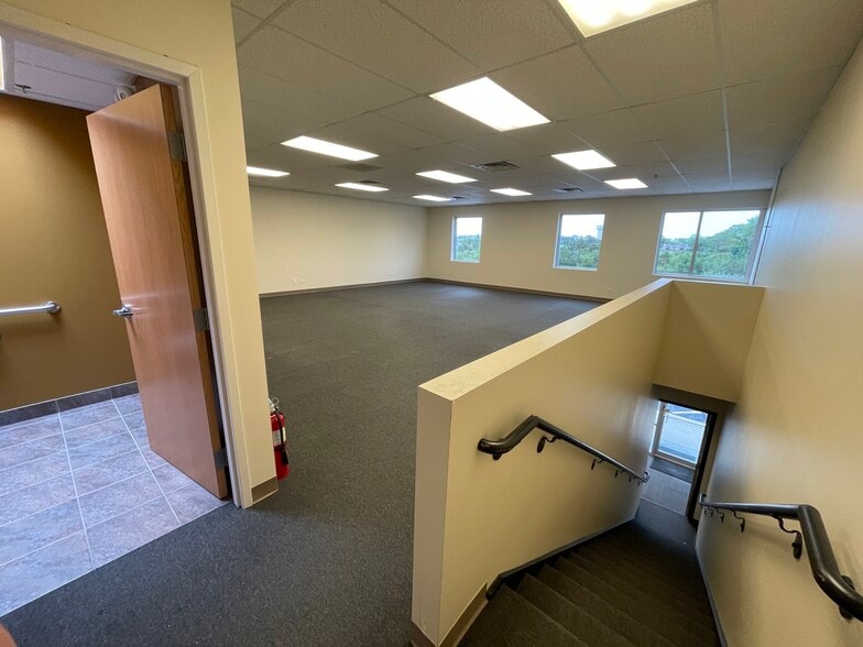 More Photos Of 1585 Beverly Ct, Aurora Warehouse For Sale